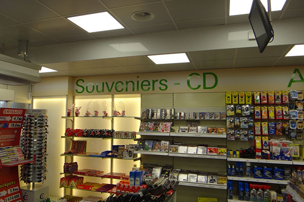 16. स्विट्जरलैंड के एक सुपरमार्केट में लाइटमैन एलईडी पैनल लाइट