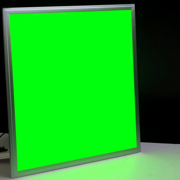 2. Panel LED Lightman RGB świecący na zielono