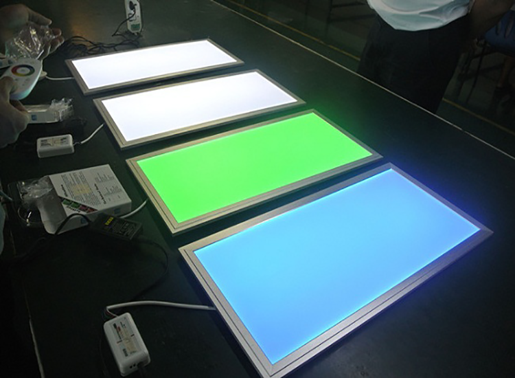 2. 600x300 RGB LED-paneellichttesten
